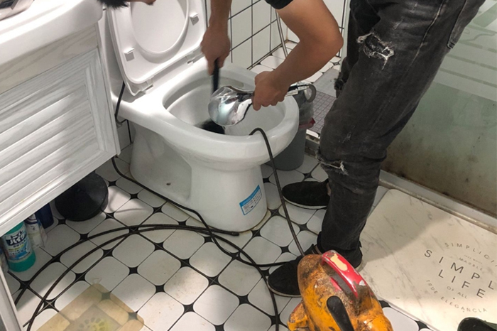 营口马桶堵塞自己疏通还是找师傅?专业上门服务让你省时更省心