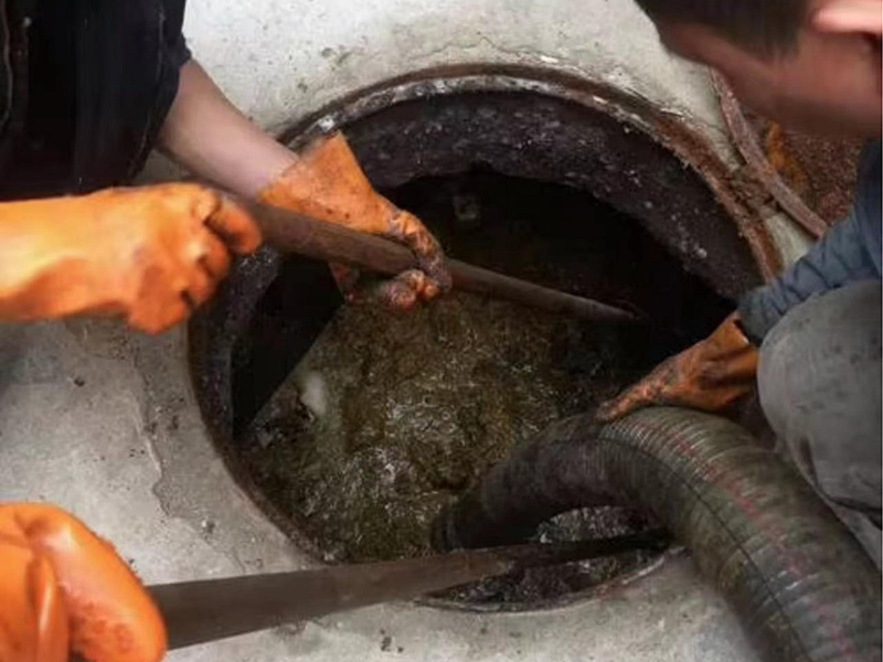 营口清理化粪池时如何避免沼气的危害?